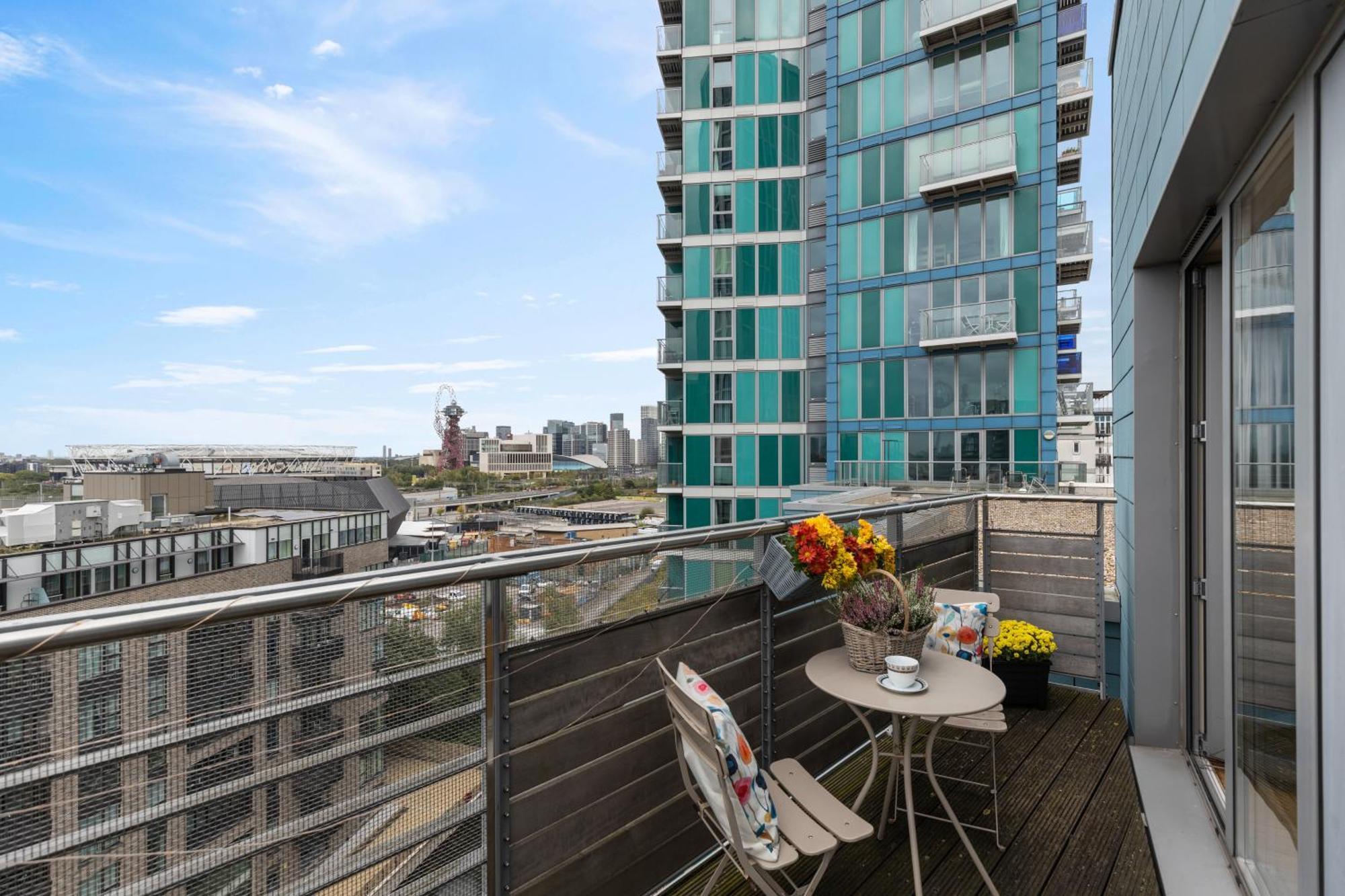 Stratford Skyview Apartment Londra Dış mekan fotoğraf